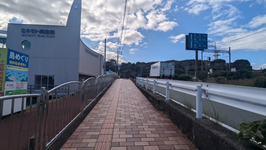 鳥羽駅から鳥羽水族館へ